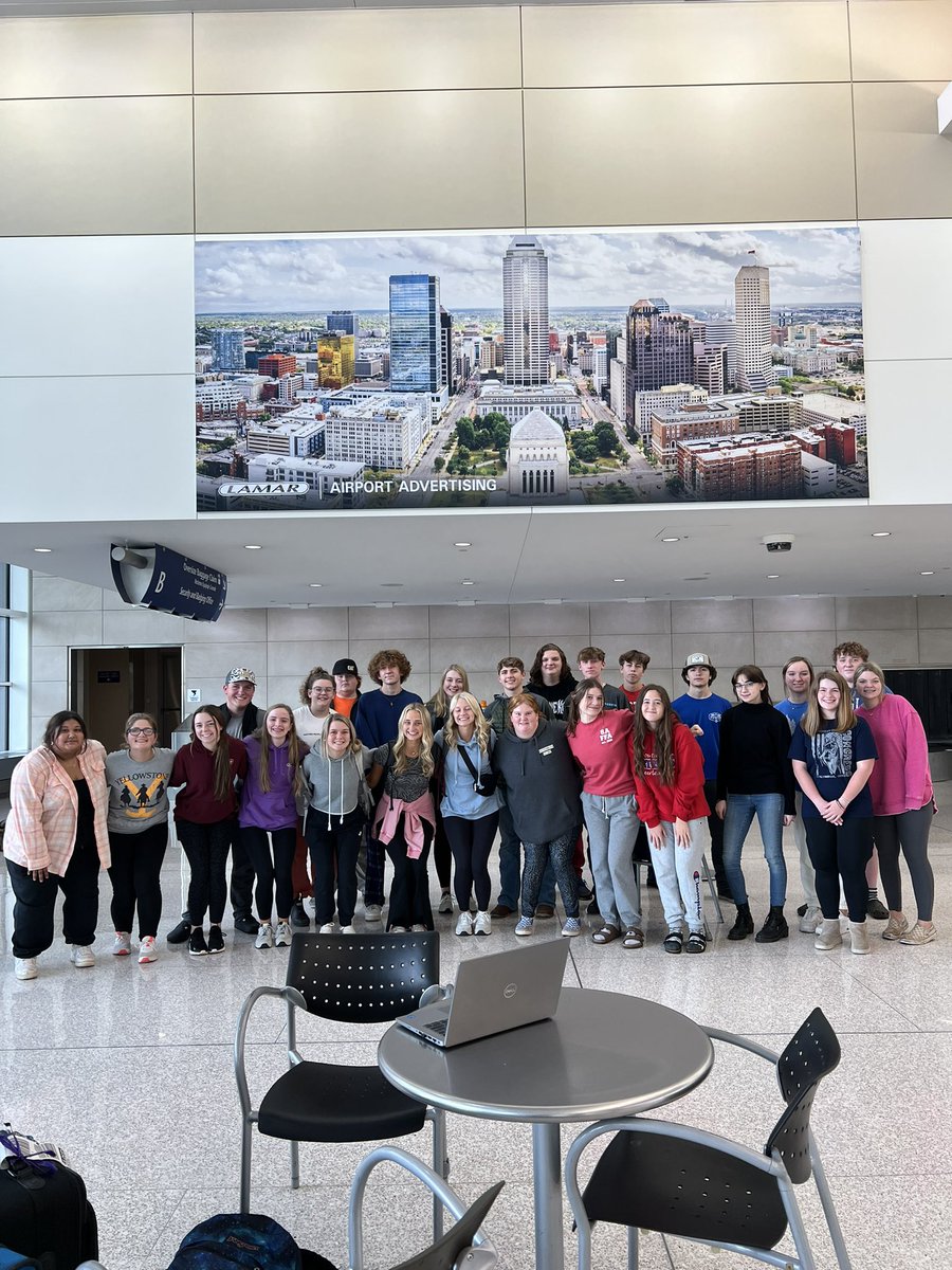 SAHS_FFA's tweet photo. We successfully made it to Indianapolis! We are so ready for this week at National Convention!!✈️📍 Please wish all of our teams good luck!! https://t.co/HAlzPIjt0l
