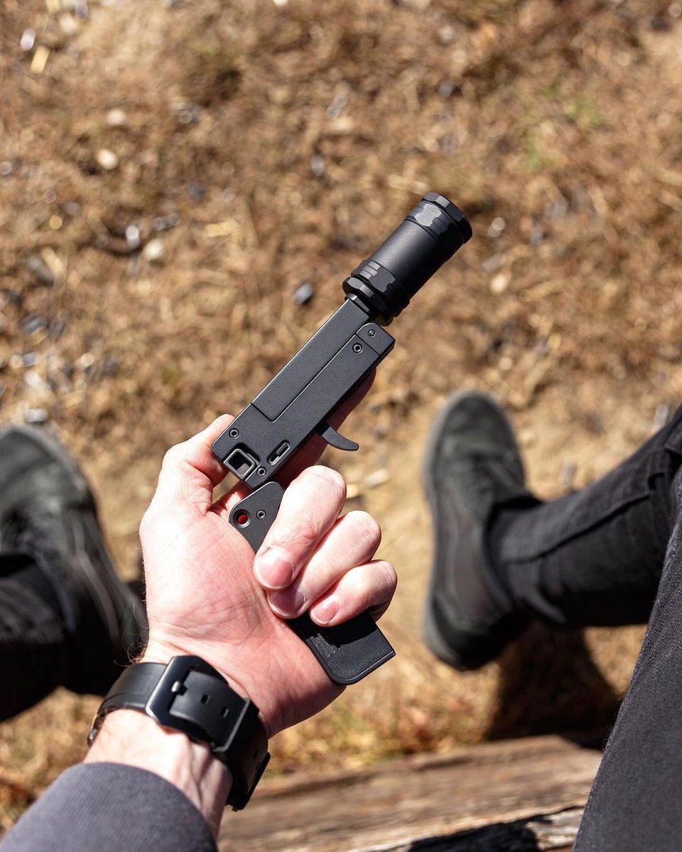 JKarmament's tweet photo. Who wants one?👇

Mission configurable baffle design + Life Card > save to your archive and send to a friend who needs this combo.

📷 @trailblazerfirearms ⚡️

#survival #tonetechnology #jamesbond #007 #survivalgear https://t.co/GdUFJRYiFQ