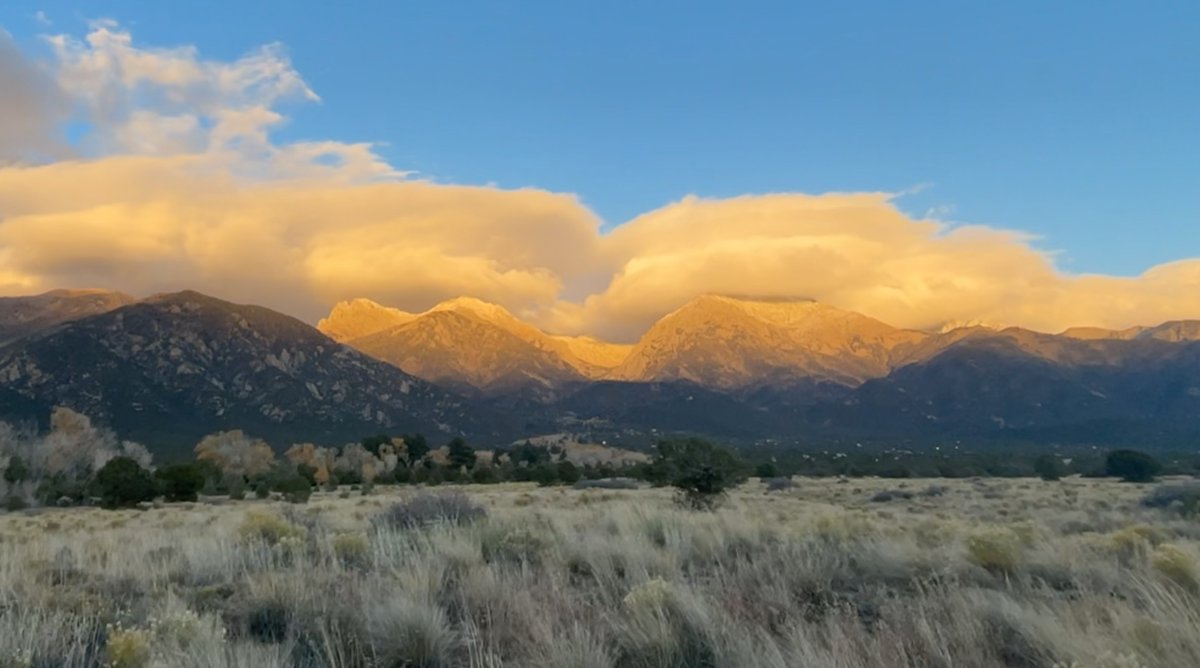XploreDesign's tweet photo. @JessicaVaugn Walk out my back door. (Last evening) https://t.co/zZfWDTwAr2