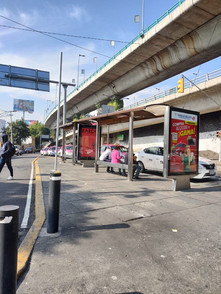 AntonTrillo's tweet photo. @Claudiashein @C5_CDMX @lialimon como es que las cámaras sirven para ver los precios de las gasolineras pero no ven a los taxis qué diario hacen base en la lateral del periférico esq. Av. Toluca https://t.co/aXYGt1SWkx