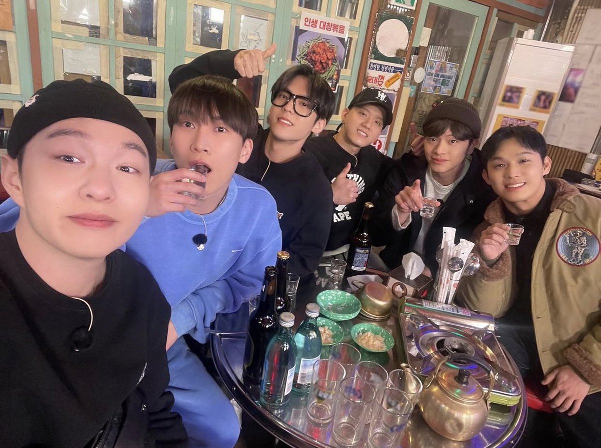 cuzyoucs's tweet photo. 연말에 비투비보느라 눈코뜰새없이 바쁠예정 #MAMAVOTE #BTOB https://t.co/kp7zPo6h6W