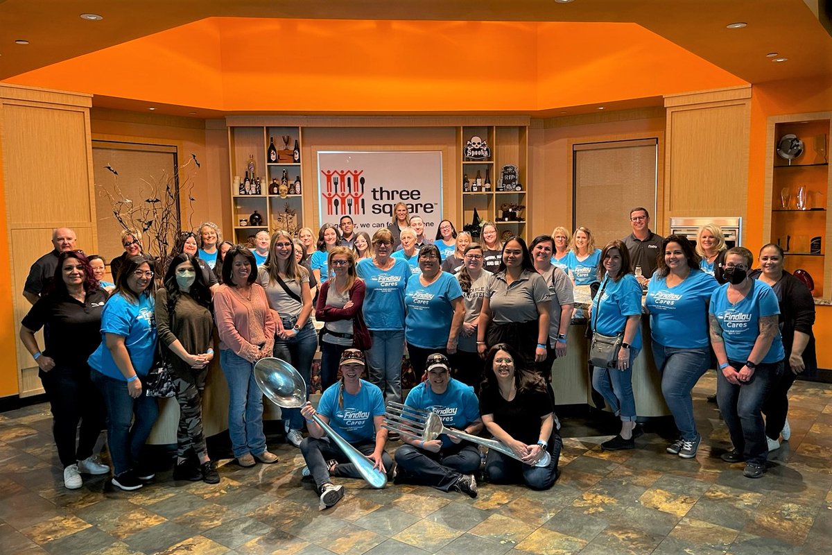 tcordervegas's tweet photo. The Findlay Automotive accounting team out at #ThreeSquare Food Bank packing weekend backpacks for hungry children. #FindlayCares @threesquareLV https://t.co/GQ0TnSGeAU