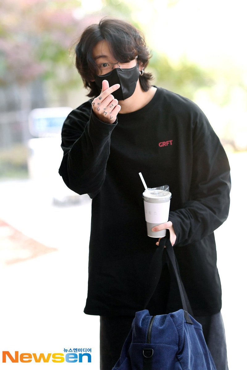 goldenstage_jk's tweet photo. 221024 Airport Media Pics | Jungkook 📸 (2)

#정국 #JUNGKOOK #JK @BTS_twt https://t.co/DwlHPkXAK6