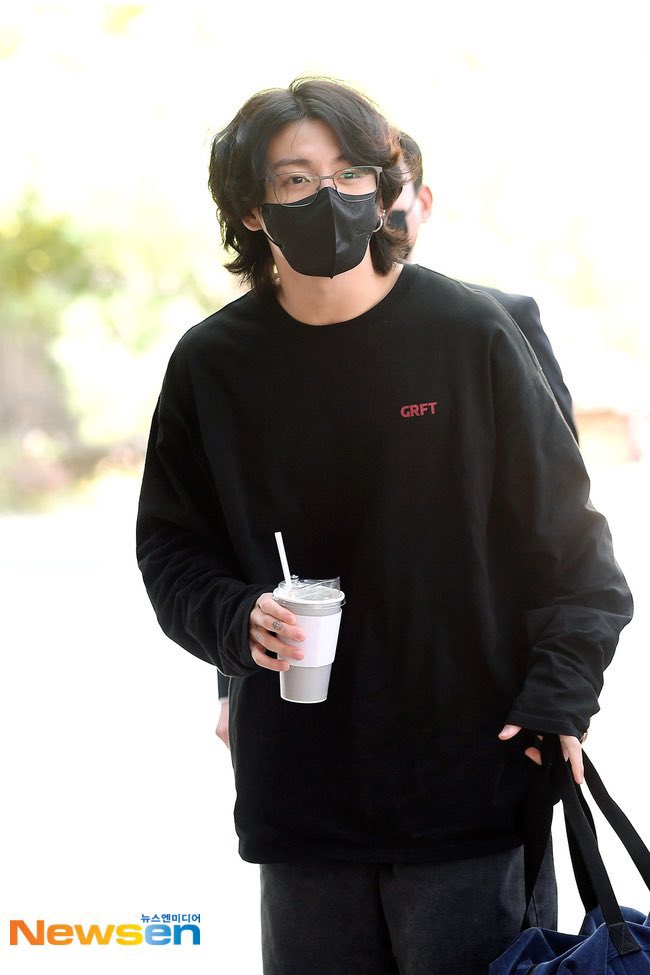 goldenstage_jk's tweet photo. 221024 Airport Media Pics | Jungkook 📸 (3)

#정국 #JUNGKOOK #JK @BTS_twt https://t.co/LkjPDGQFr2