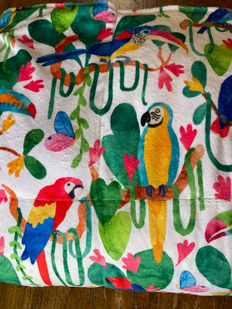 Check out this gorgeous custom blanket order! Birds of paradise!! 🐤🏝️