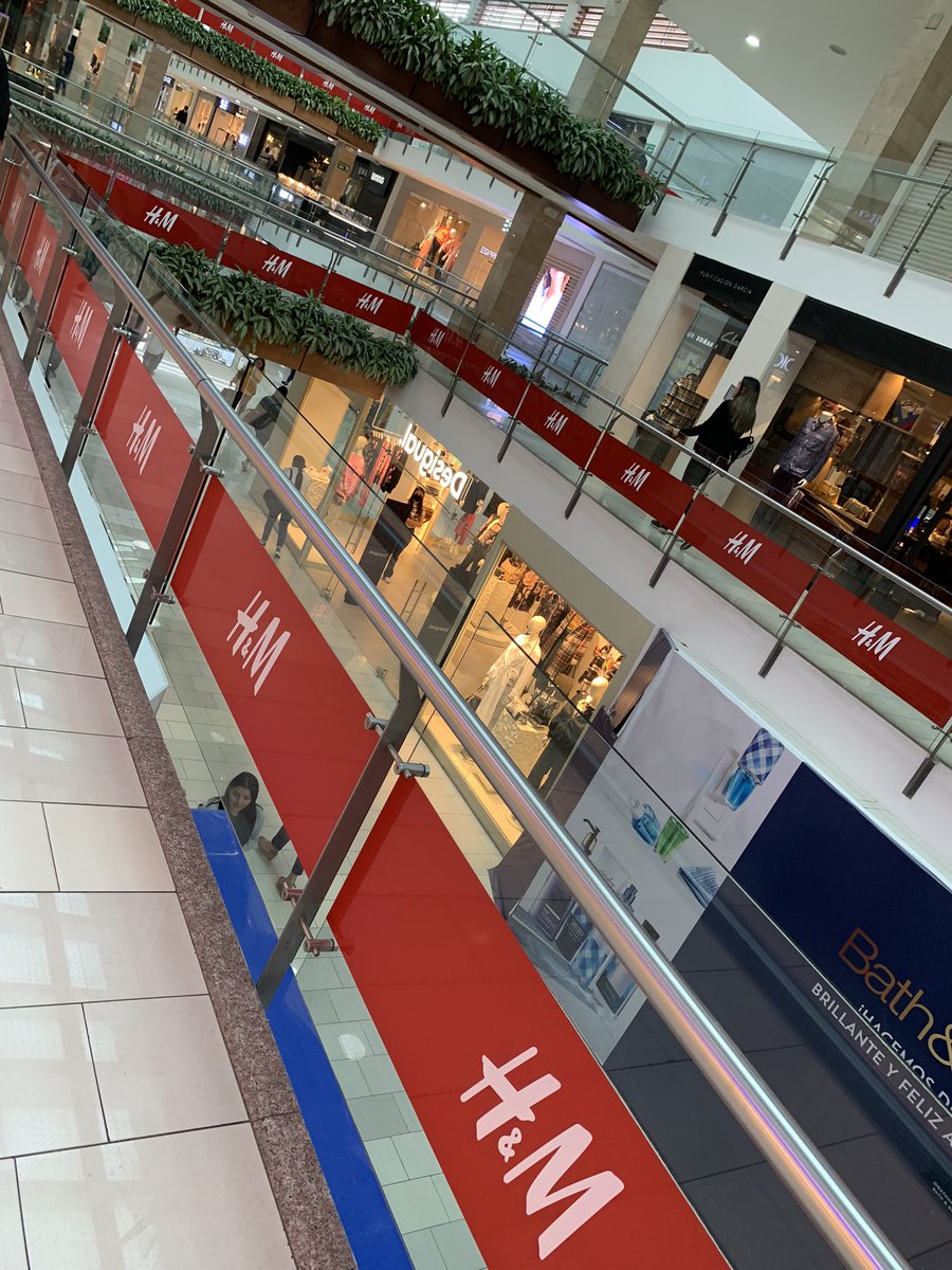 EstebanVillama9's tweet photo. Que bonito es ver llegar a una tienda de este gran tamaño a #Quito y a #Ecuador , generando cientos de puestos de #trabajo en ventas y publicidad, además de circulación de dinero. Esto es lo que el #país necesita para #reactivarse económicamente de verdad. Ojalá vengan más. https://t.co/ceQzsGKRy2