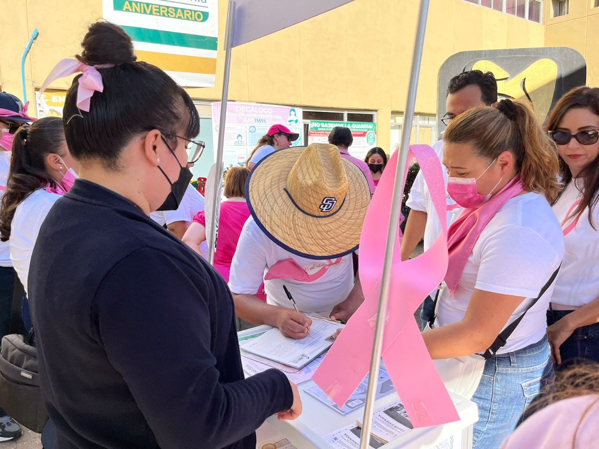 IMSS_BC's tweet photo. Con motivo del Mes de la Sensibilización de #CáncerDeMama, derechohabientes y personal del #IMSSBC en #Ensenada participaron en una caminata que inició en el #CECEM y concluyó en la #UMF No. 32 para concientizar a la población sobre la importancia de la detección temprana.🎀💗 https://t.co/Y9YUpTqTKk