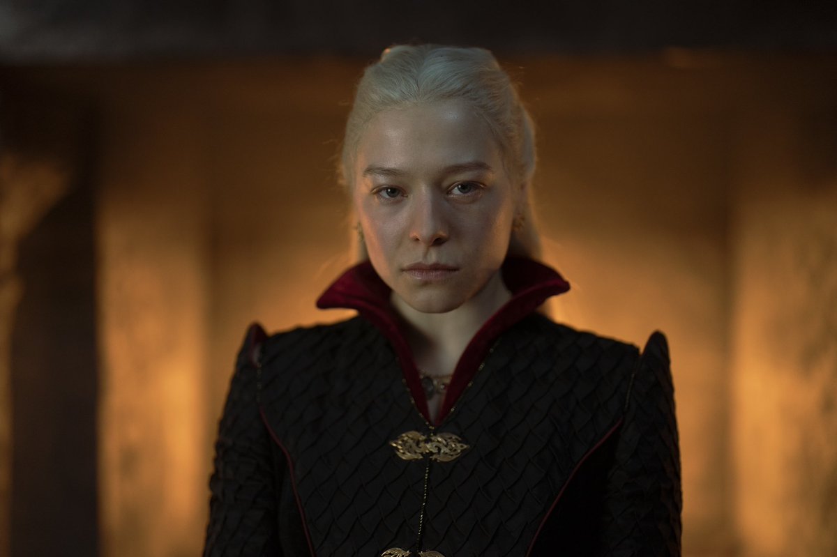 INKLupi's tweet photo. « Je jure solennellement de soutenir Rhaenyra sur tout ses prochains actes, je ne prendrai ni affections pour la Maison Hightower, ne posséderai pas de goodies Hightower, n’engendrerai aucun Fan Art sur les Hightower et défendrai son nom comme son honneur »🐉❤️
 #HouseoftheDragon https://t.co/TkejIiTqEH