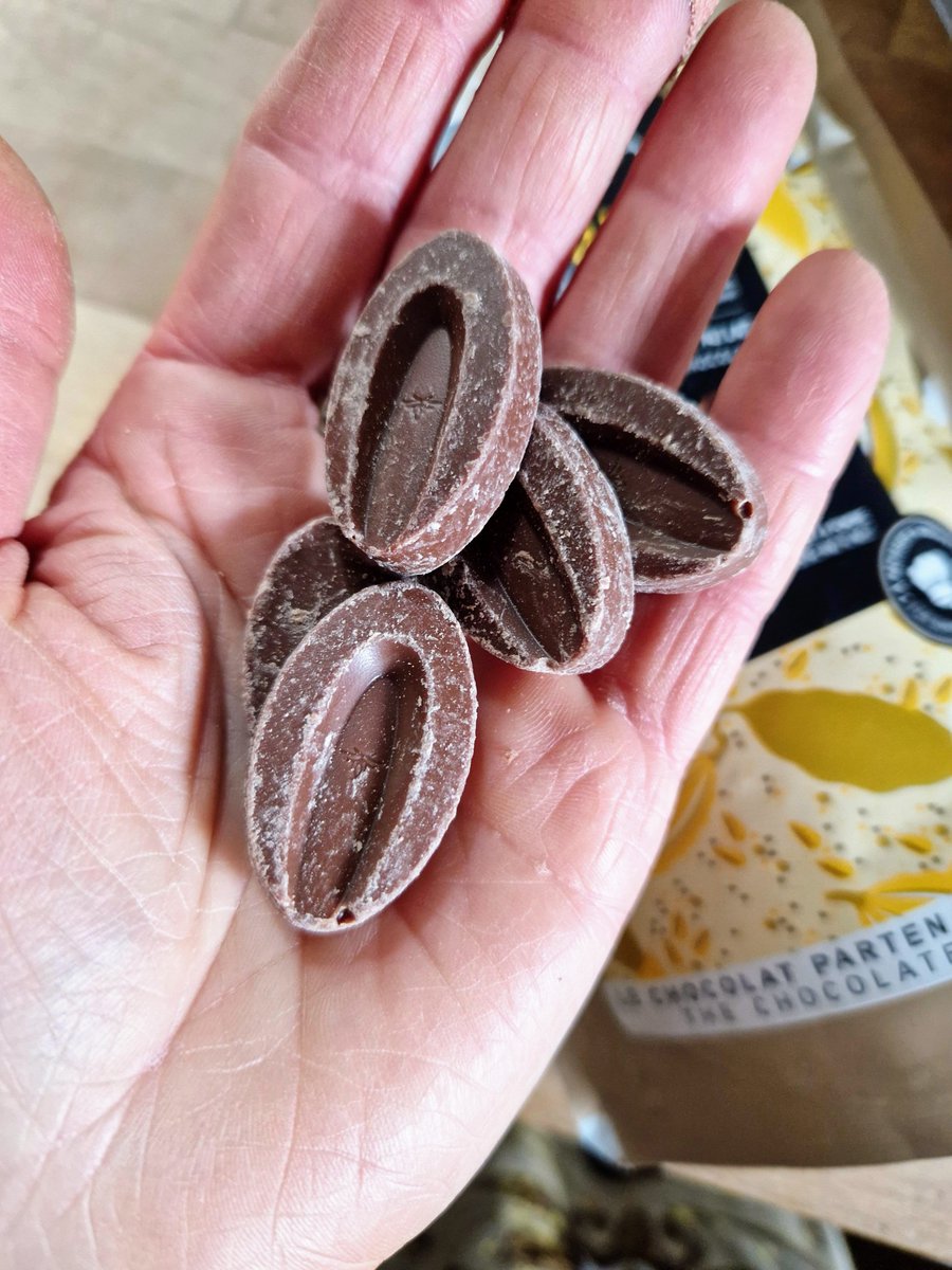 Bibliocook's tweet photo. #MediaSample 

Chocolate from a cheese shop? Yes! Thanks to @SheridansCheese for these samples to announce that chef favourite @valrhona chocolate is now available at Sheridans. I have cookie plans for the Jivara feves. That's if they don't disappear before then... https://t.co/1uK0L6AsuG
