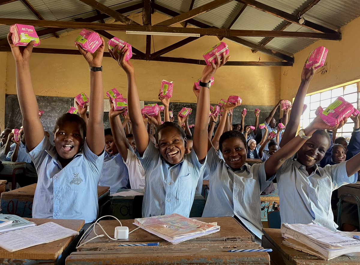 kipepeogh's tweet photo. Another pad distribution done ✅. 

1️⃣4️⃣0️⃣ packets of sanitary pads were distributed among the girls of Oloile Secondary School !  

Thank you @Us4Her for your continued  partnership with us to help #EndPeriodPoverty. 

#TubadiliSHE https://t.co/3zcyZ7kp8T