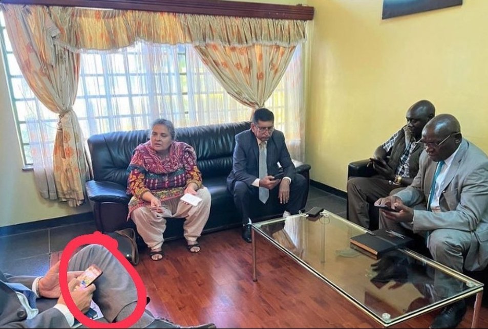 iamshahmirr's tweet photo. This Is Beyond Sickening!!! 
A Pakistani HC Officer On The Left Is Playing CandyCrush While The High Commissioner Is Meeting The Kenyan Officials On Arshad's Murder!!!

Behind Closed Doors - Murder - Mistaken Identity 
#ArshadSharif #arshadshareef
#Sniper 
#قوم_کا_ہیرو_ارشد_شریف https://t.co/Q5I1qtzLcE