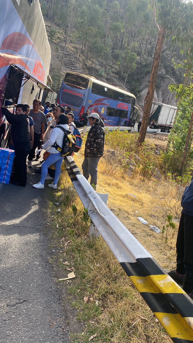 jashi03's tweet photo. A la gente que viene para el apartado de #AlianzaLima  vs #Ayacuchofc  les comento qué hay paro llegando a la ciudad de Ayacucho van a tener que caminar, tomen sus precauciones https://t.co/LW62R4yCOo