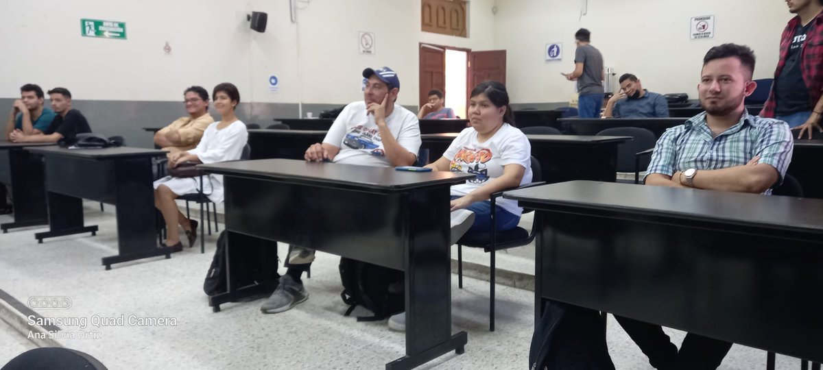 Durante el XXI Aniversario de la Licenciatura en Historia, de la Universidad de El Salvador