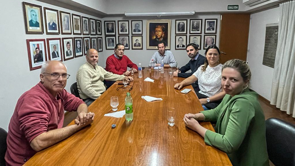 El Centro Económico de Villa Elisa fue sede de un encuentro para analizar claves y beneficios de los CCA. Participaron el presidente de la entidad, Silvio Lezcano, otros dirigentes y funcionarios locales. <a href="/OAntonione/">Oscar Antonione</a> estuvo a cargo de la disertación.