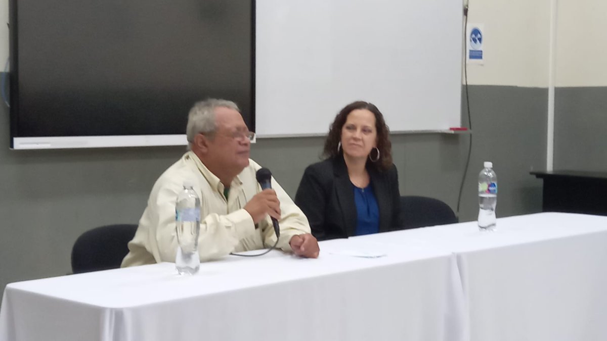 Dr. Adolfo Bonilla y Mtra. Fina Viegas, fundadores de la Licenciatura en Historia de la UES