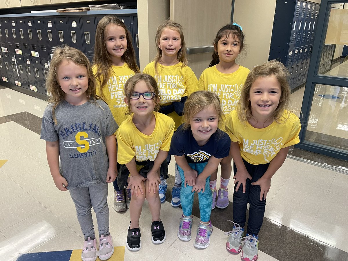 saiglingelem's tweet photo. We are “Better Together!” Celebrating Red Ribbon Week with our spirit wear! #SaiglingShines #redribbonweek https://t.co/phQrPHpt8K