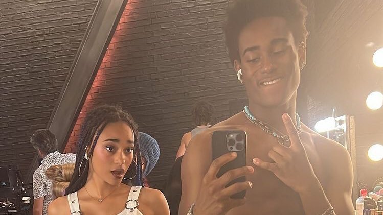 ⠀⠀⠀⠀ ⠀⠀ 

        bon anniversaire 
        ma  préférée  <3

 ⠀