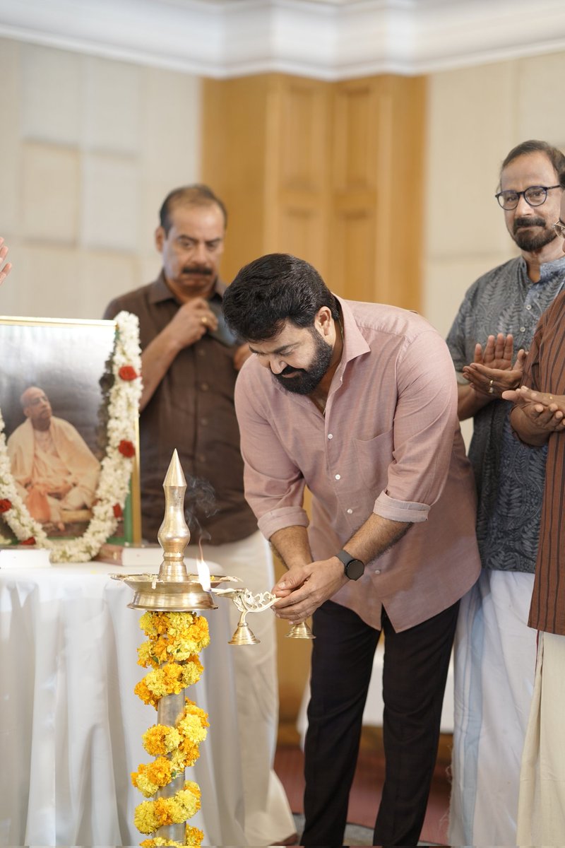 madhupanditdasa's tweet photo. My heartfelt gratitude to Shri @Mohanlal Ji for being the Chief Guest for the launch of Mahayogi - Srila Prabhupada’s biography in Malayalam. His simplicity, humility and deep connection with our Indian culture are an inspiration. May Bhagavan Sree Krishna bless him immensely https://t.co/cFjJtoTLC6