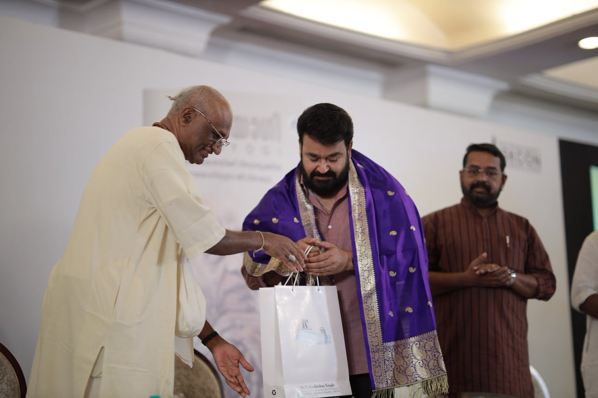 madhupanditdasa's tweet photo. My heartfelt gratitude to Shri @Mohanlal Ji for being the Chief Guest for the launch of Mahayogi - Srila Prabhupada’s biography in Malayalam. His simplicity, humility and deep connection with our Indian culture are an inspiration. May Bhagavan Sree Krishna bless him immensely https://t.co/cFjJtoTLC6