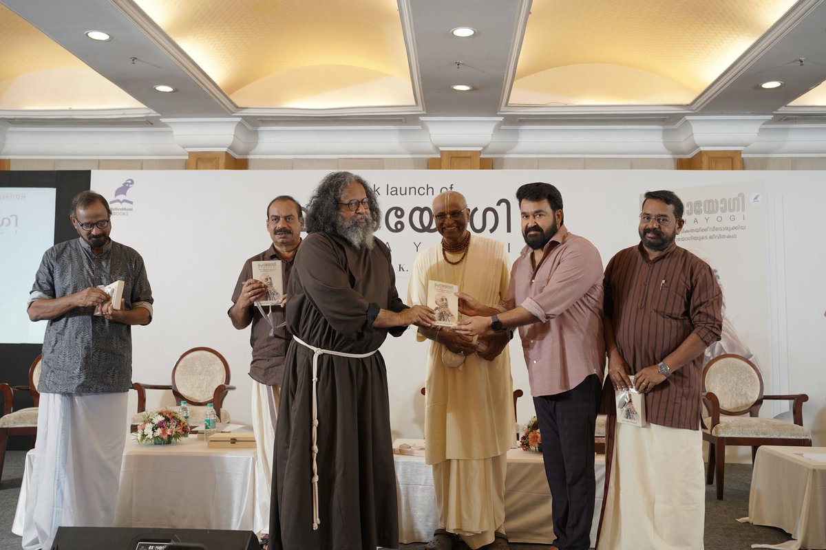 madhupanditdasa's tweet photo. My heartfelt gratitude to Shri @Mohanlal Ji for being the Chief Guest for the launch of Mahayogi - Srila Prabhupada’s biography in Malayalam. His simplicity, humility and deep connection with our Indian culture are an inspiration. May Bhagavan Sree Krishna bless him immensely https://t.co/cFjJtoTLC6