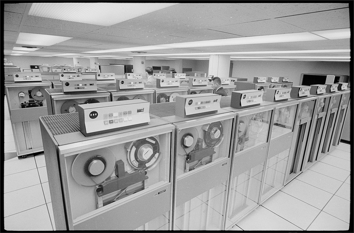 ESquaredMag's tweet photo. Computers at IBM
Leffler, Warren K., photographer
Created / Published [28 October 1969]
.
#computers #IBM #computerscience #computer #computerengineering @IBM https://t.co/5u9lwVi4hF