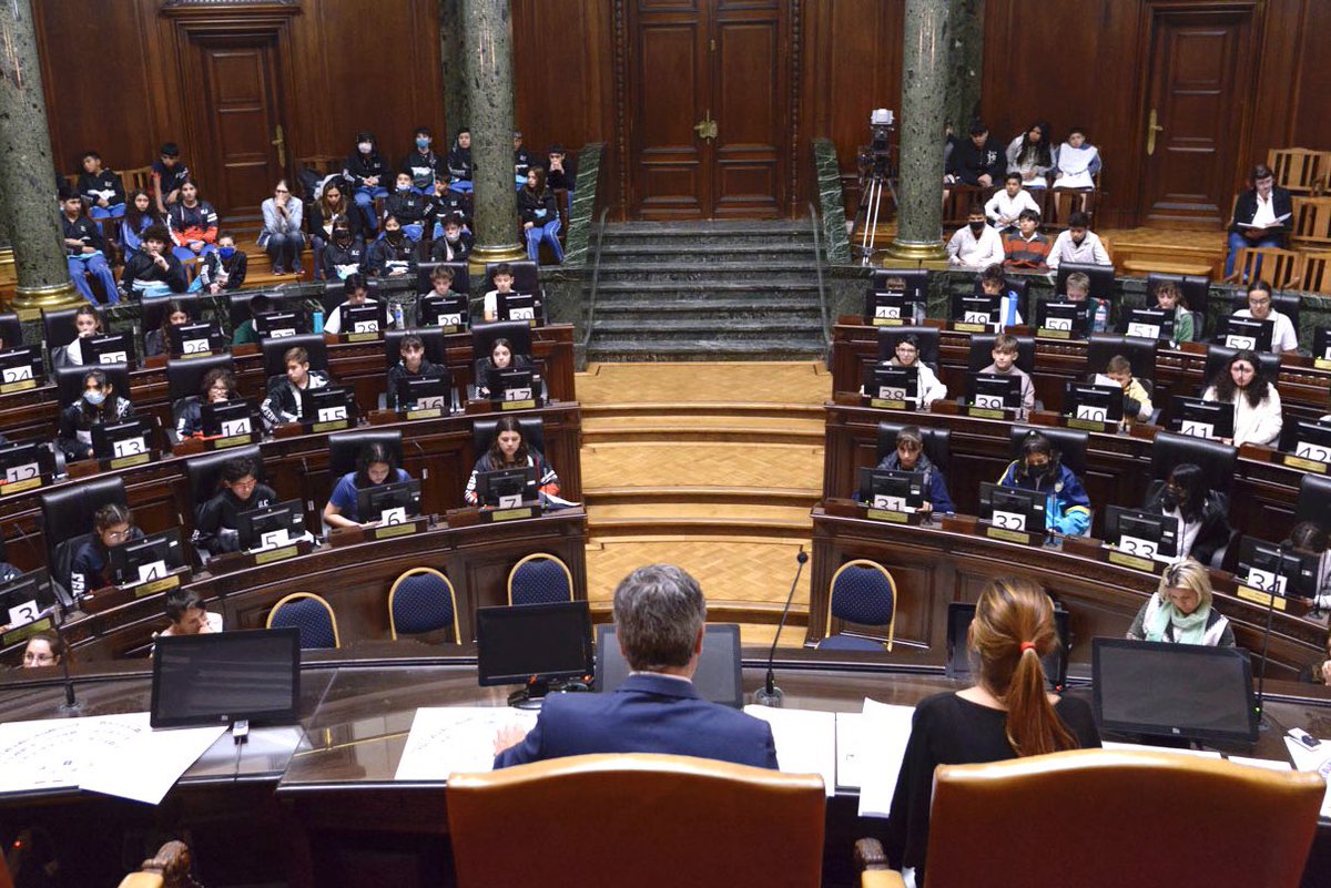 Fue un honor presidir esta #minisesión en <a href="/LegisCABA/">Legislatura CABA</a>. Felicitaciones a todos los alumnos y alumnas que participaron en el programa de <a href="/Lalegisylaesc/">LegislaturayEscuela</a> y a los docentes que acompañaron la preparación de sus proyectos.