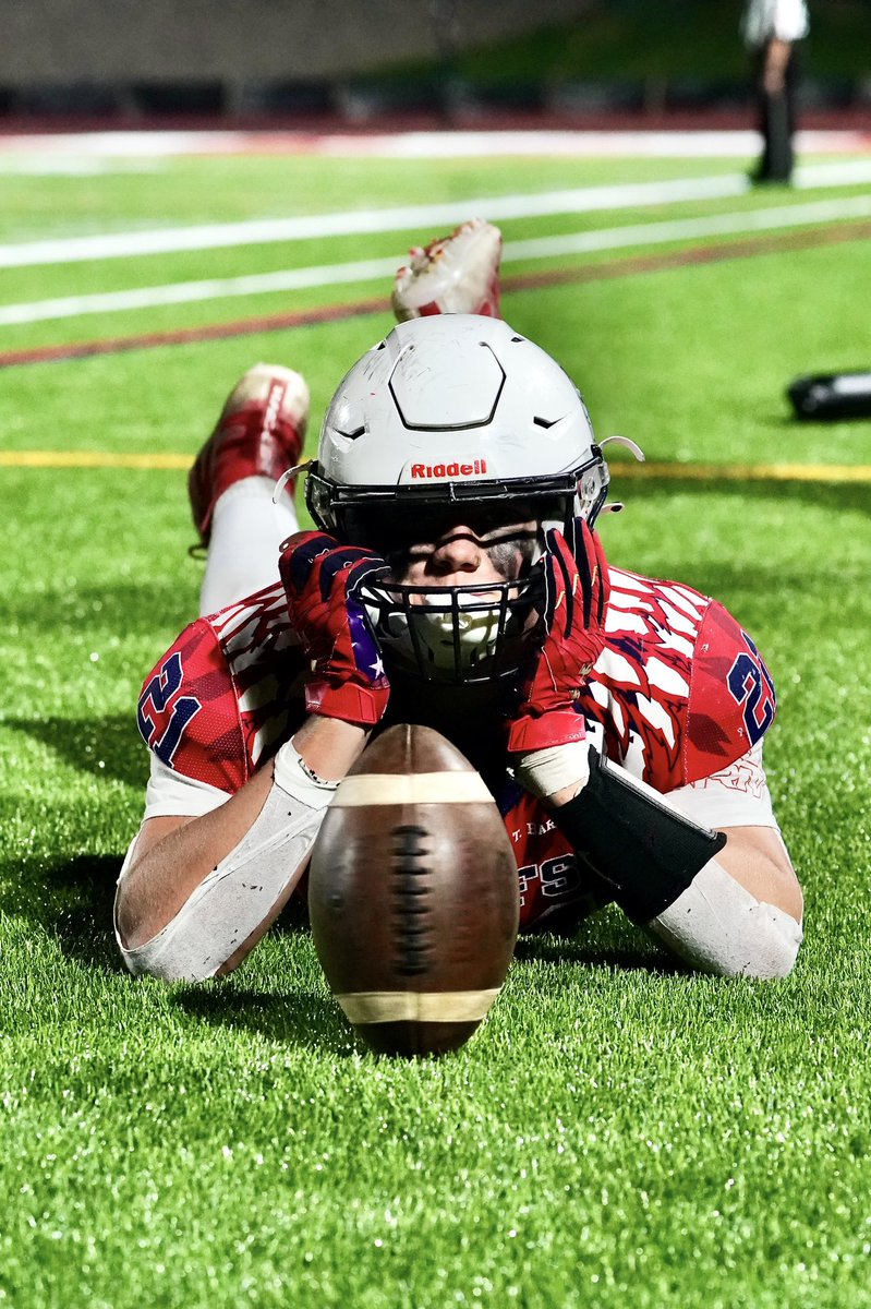 Congratulations <a href="/TrevorBarry13/">Trevor Barry</a> on breaking the touchdown record and continuing to set it higher …on to the next record to break @IHS_ChiefsFB <a href="/IroquoisAthlet1/">Iroquois Athletics</a> <a href="/WNYAthletics/">WNY Athletics</a> ❤️🏈