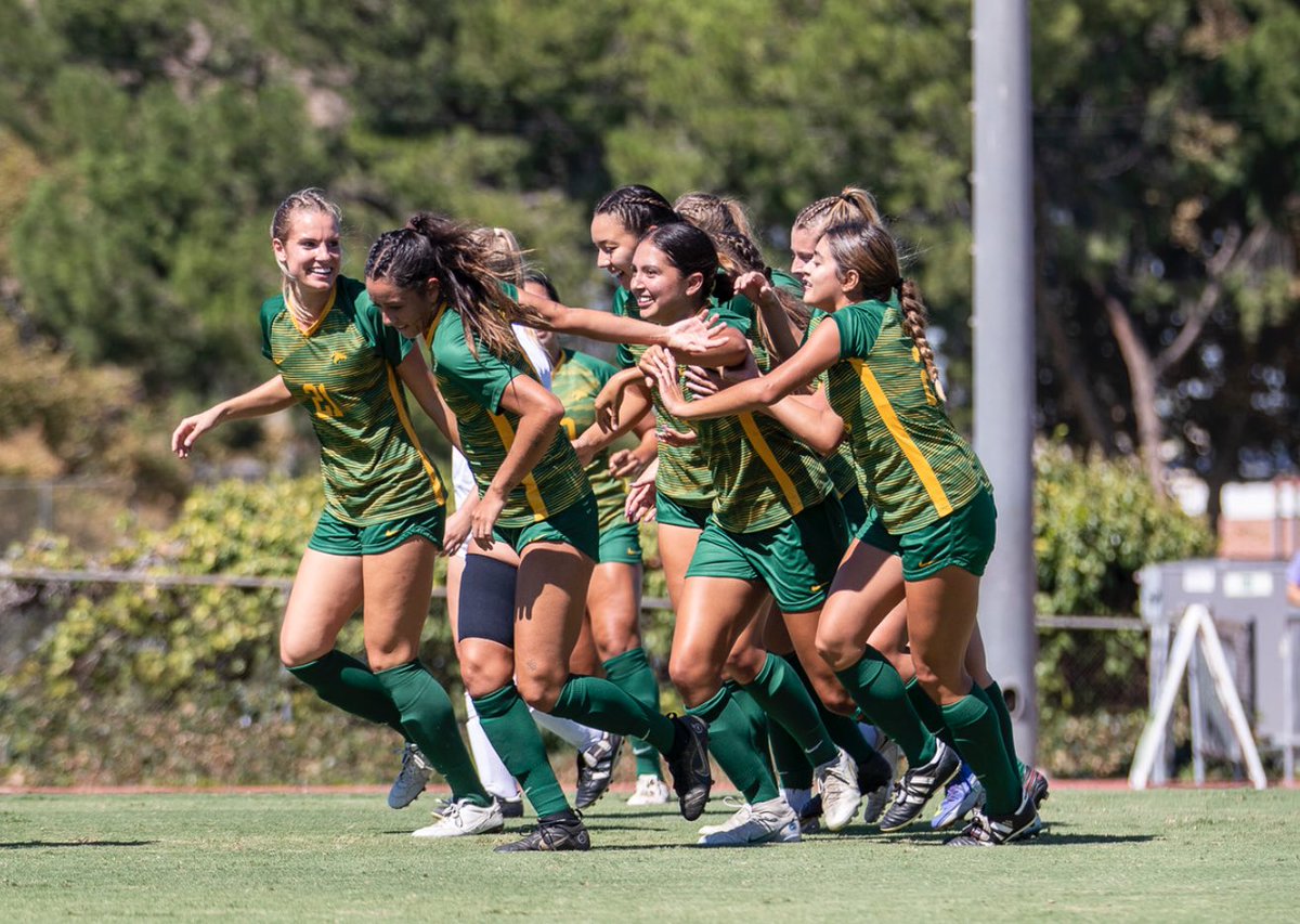 cppwsoccer's tweet photo. Please remember to support our crowdfunding campaign at the link below to help us continue to provide vital resources for our student athletes. Everything helps 🤗

https://t.co/v6VimpEqmT

@cppbroncos @calpolypomona ⁦@cppsaac⁩ #TogetherBroncos #StudentAthlete https://t.co/qkrEhtT8w5