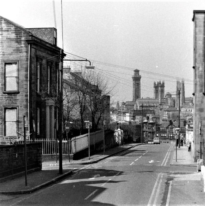 oakroyd's tweet photo. Hill Street, Garnethill #Glasgow, early 1970s.
Quite the skyline.
(Chris Doak) https://t.co/5PePwKesuW