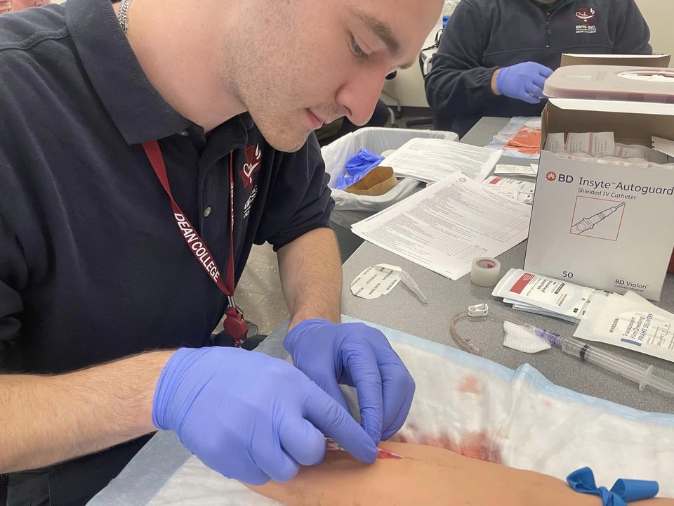 emts_inc's tweet photo. Dean Paramedic Course #5 Practicing in the IV Labs: https://t.co/SH0ED6uwuf