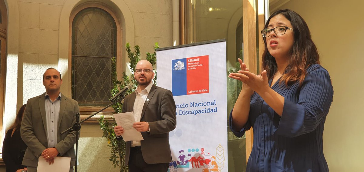 senadis_gob's tweet photo. 🔵 El Ministro de Desarrollo Social, Giorgio Jackson, junto al Director Nacional de Senadis, Daniel Concha, participan en la certificación de organizaciones beneficiadas del Fondo Nacional de Proyectos Inclusivos #Fonapi 2022 en la región Metropolitana. https://t.co/tCK0grKfj6