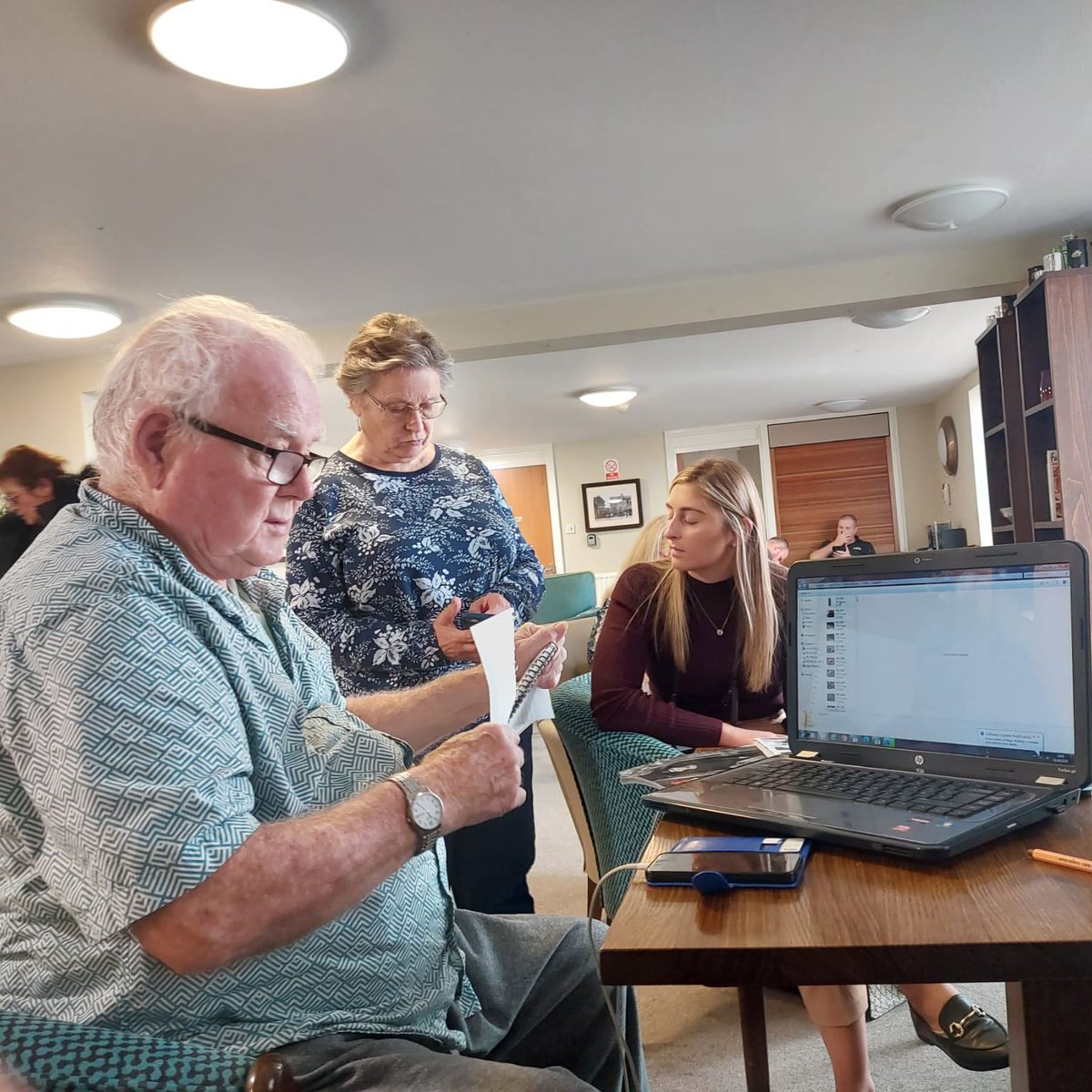 PlatformHousing's tweet photo. Here are some highlights from Day 8 of Communities Connected:

💿 Digital Help Sessions in Droitwich &amp; Kibworth Beauchamp 
🧹 Litter picks in Birmingham
🖊 Surveys and freebies in Ilkeston 
🙏 Helping at a Food Bank in Coalville

FMI: https://t.co/gVqNnKBUMF 

#platformconnected https://t.co/5YSEG7oBWr