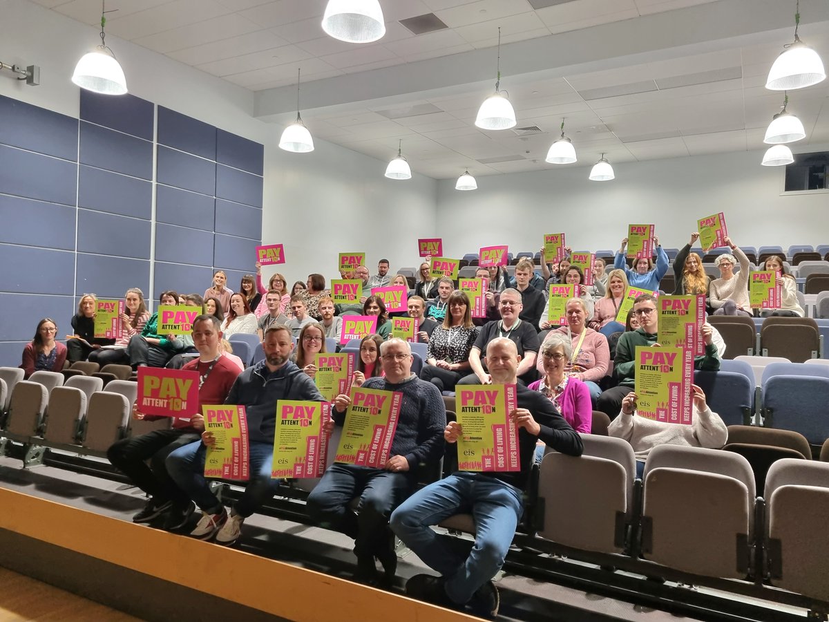 EISUnion's tweet photo. Members at St Matthew's Academy in North Ayrshire supporting the Pay Attention campaign. #PayAttention #VoteYesVoteEarly https://t.co/b68paGu2sA