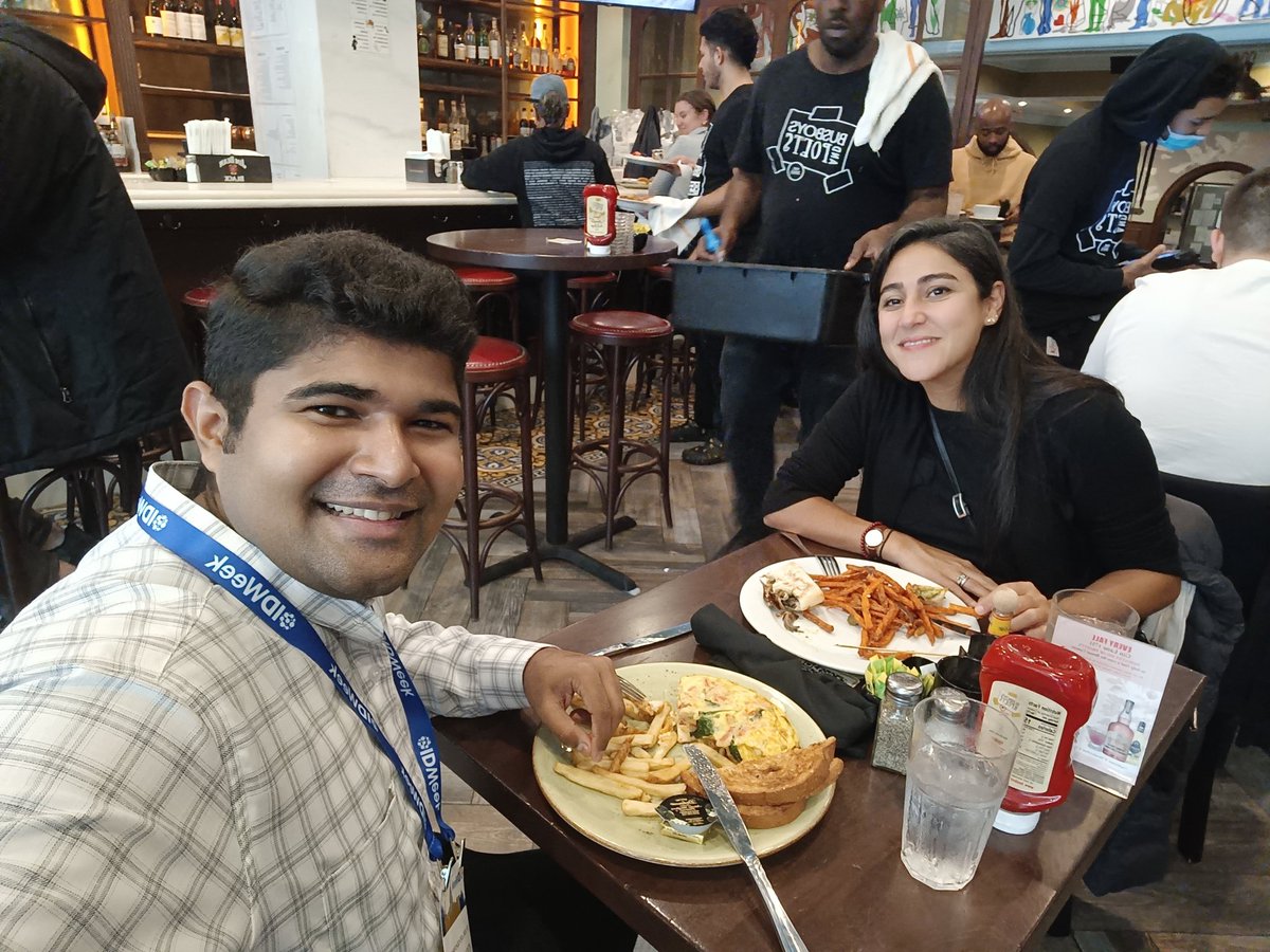 joe_thedoc's tweet photo. Friendship at #IDWEEK 

IDweek is a place for new friendships, collaborations and mentorships.

#IDWeek22 @Nour_shamas_ID #SIDP #sidp2022 @IDSAInfo @SIDPharm https://t.co/MkvVEEJt0T