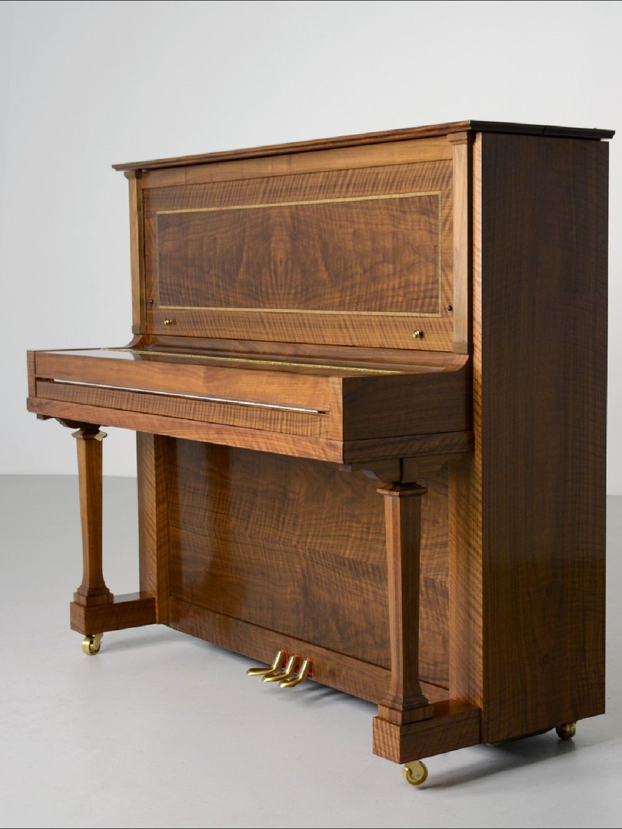 The Traditional K-52 professional upright in Walnut: the world’s finest upright, living up to the Steinway &amp; Sons name in every respect. Learn more ▶️ fal.cn/3t09z