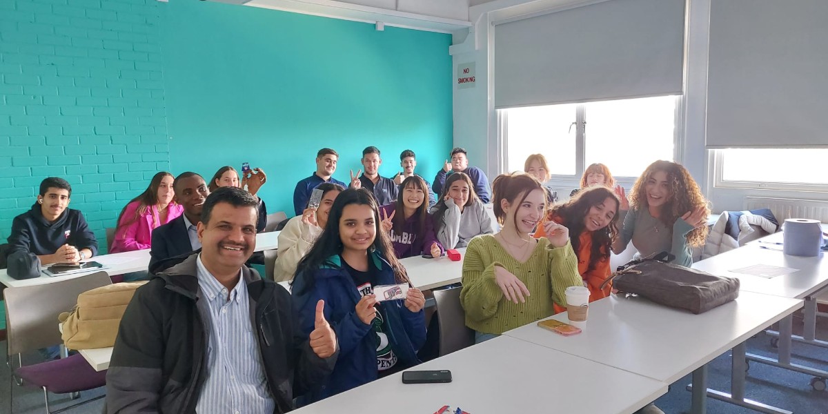 UBICBrighton's tweet photo. Warm welcome to all our new students who started their #UBIC journey with us today! ✨😍

We can see lots of happy faces after our British culture quiz, can guess who the winners were?

#KaplanLife #MyPathMyWay #newbeginnings https://t.co/DY3iBMyijw