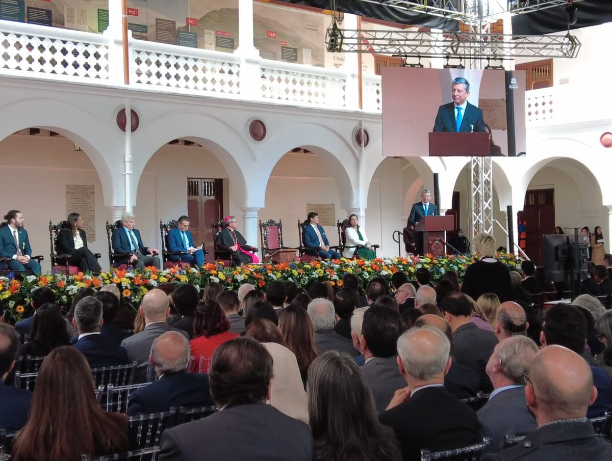 “Recibir el honor y la confianza de nuestros colegiales por ocupar por segunda vez la silla rectoral de este Colegio Mayor, supone para mí una invitación para seguir sirviendo con el corazón”. Alejandro Cheyne, rector de la Universidad. youtube.com/watch?v=yiOI8U…