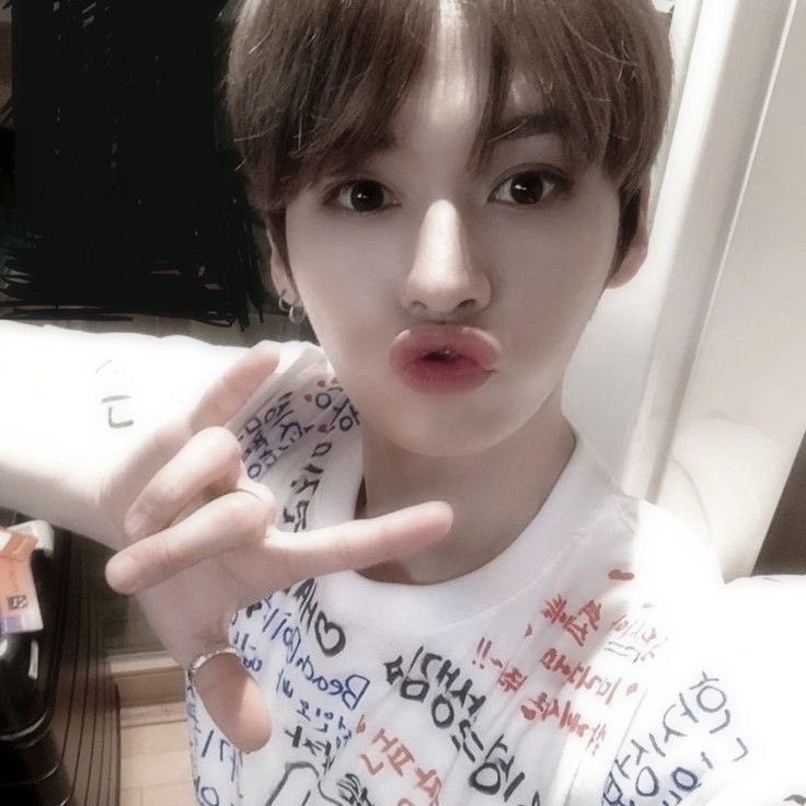 onlyoneofash's tweet photo. ：₊˚⌗🥛 [ lino haciendo piquito ] ・𓂃 ⊹ 
                                   ⸺  a lovely thread https://t.co/kSdlepAqfi