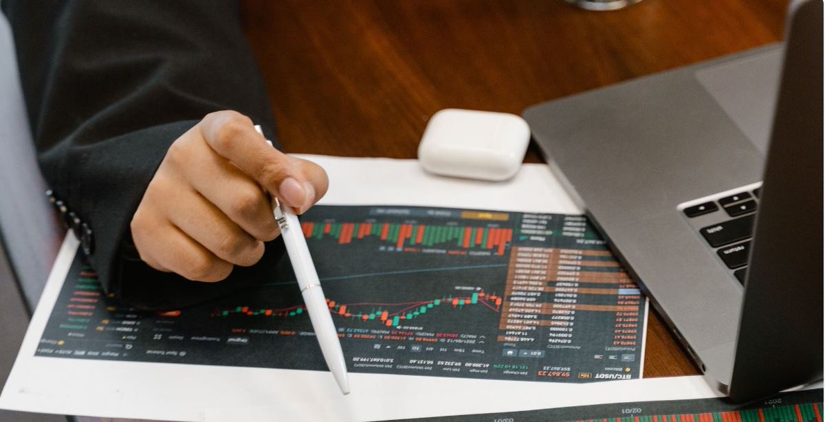 Interested what the journey from applying to The Data School to starting training looks like?

Check out our new Data Schooler,
<a href="/ly_kinley/">Kinley Ly</a> 's blog, as he reflects on becoming a consultant-in-training in our second cohort, DSNY2.

Read below to learn more.
til.bi/3MIOndJ