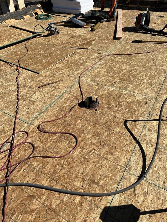 RickCourvilleNM's tweet image. Casa Alvarado Apartments 

Three layers of old roofing. Old decking so thin &amp;amp; water damaged that the guys were having to be very careful not to step through it. New OSB sheathing going in and the foam taper system is next!

#roofers #roofproblems #flatroofs #roofing experts