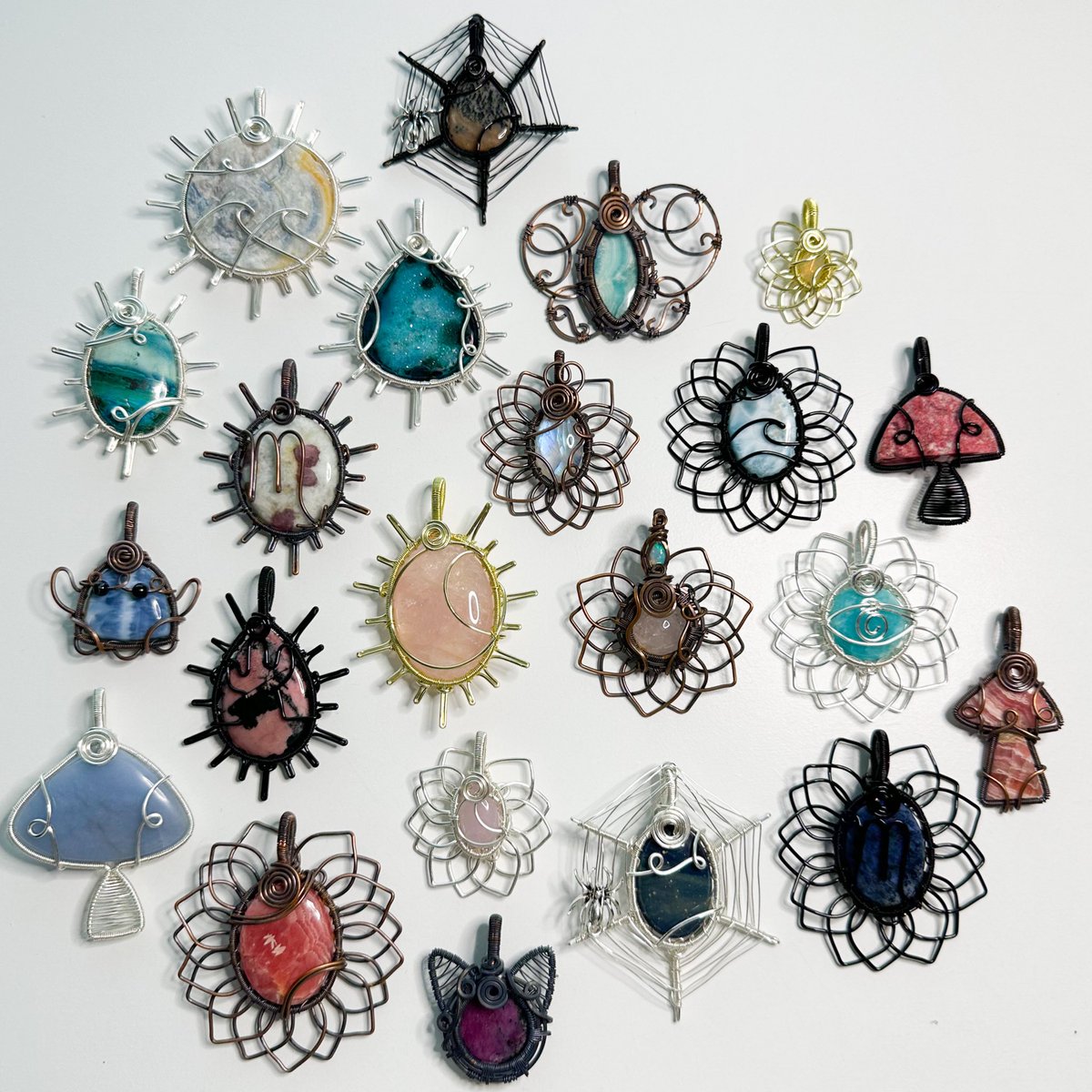 mildhippie's tweet photo. the crystals    🎀🔹🌸       the pendants

“cotton candy” collection coming to my shop October 28th at 4pm eastern time <3 https://t.co/1rZpV2APSD