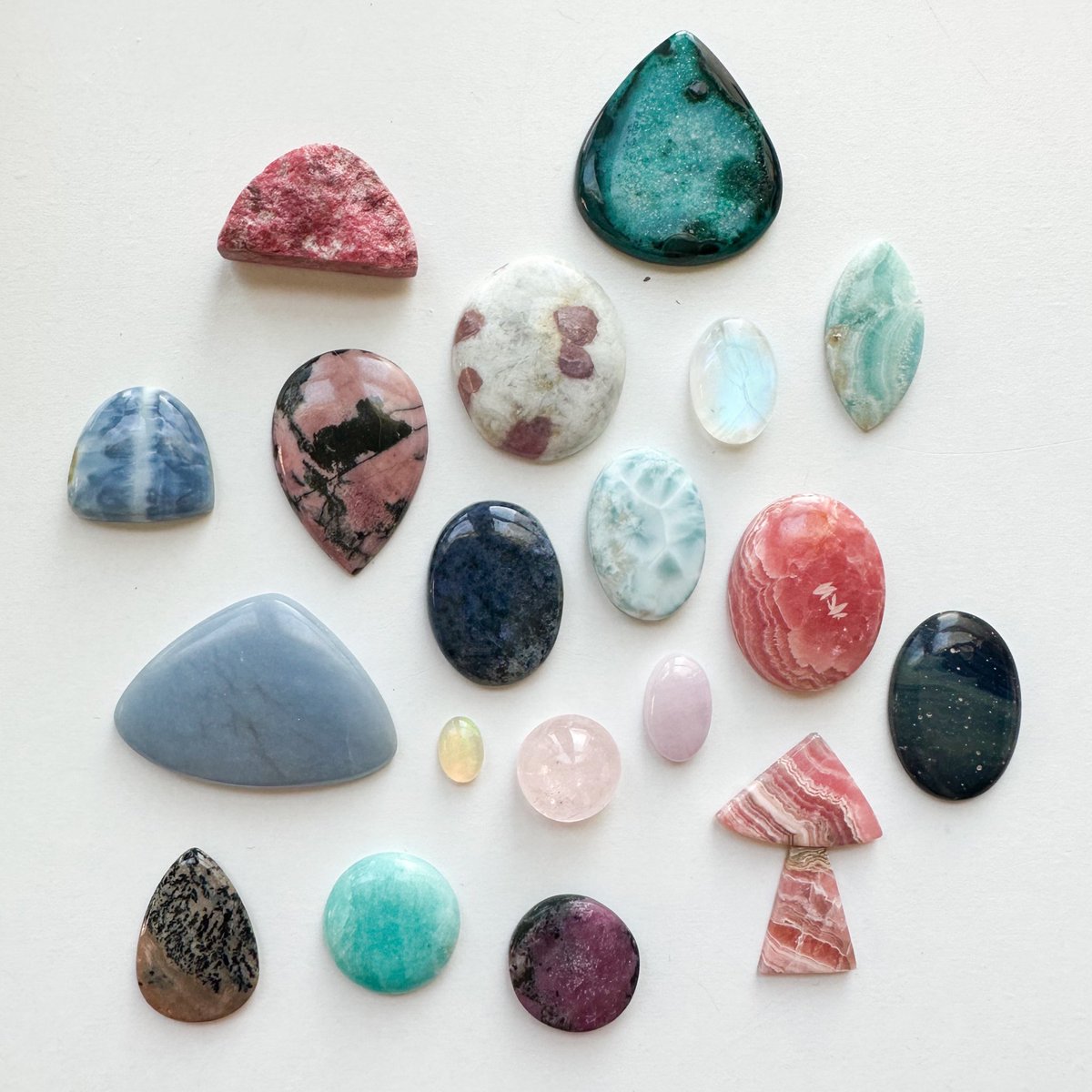 mildhippie's tweet photo. the crystals    🎀🔹🌸       the pendants

“cotton candy” collection coming to my shop October 28th at 4pm eastern time <3 https://t.co/1rZpV2APSD
