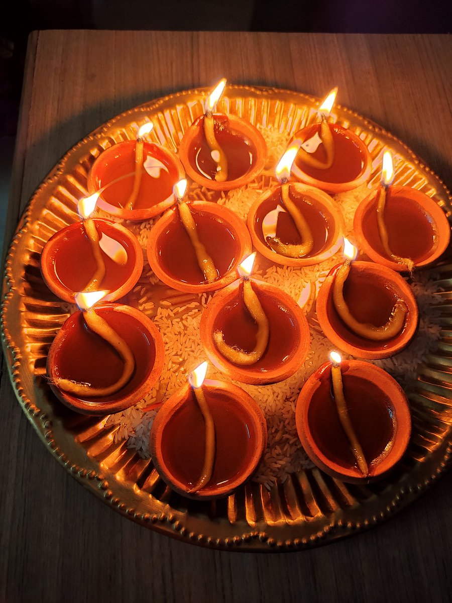 authorsangeeta's tweet photo. हमने जो दिए जलाएं है उससे हमारा शुभ हो, कल्याण हो, आरोग्य मिले और जीवन में सुख शांति बनी रहे इसी कामना के साथ आपको और आपके परिवार को दीपावली की हार्दिक शुभकामनाएं! 🙏
#Diwali https://t.co/j5uU5IJ2Eo