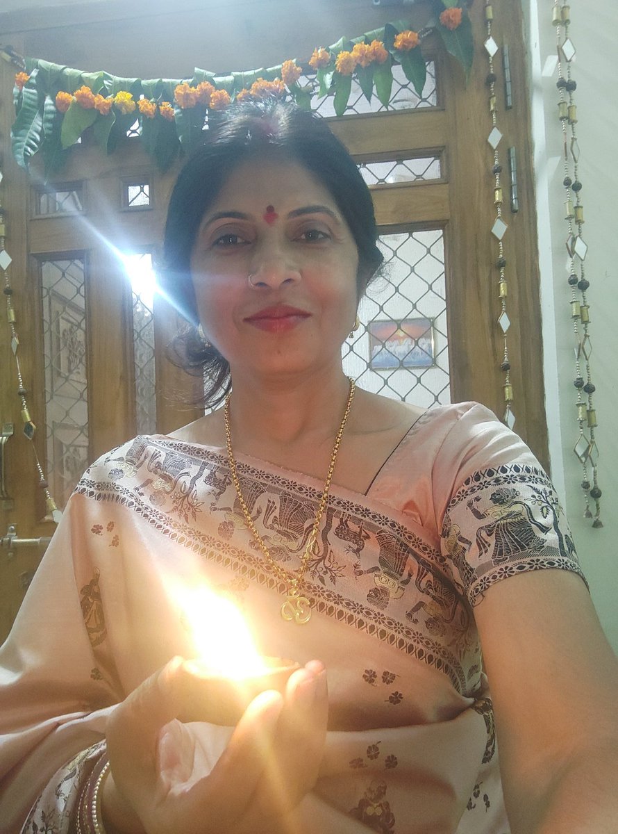 authorsangeeta's tweet photo. हमने जो दिए जलाएं है उससे हमारा शुभ हो, कल्याण हो, आरोग्य मिले और जीवन में सुख शांति बनी रहे इसी कामना के साथ आपको और आपके परिवार को दीपावली की हार्दिक शुभकामनाएं! 🙏
#Diwali https://t.co/j5uU5IJ2Eo