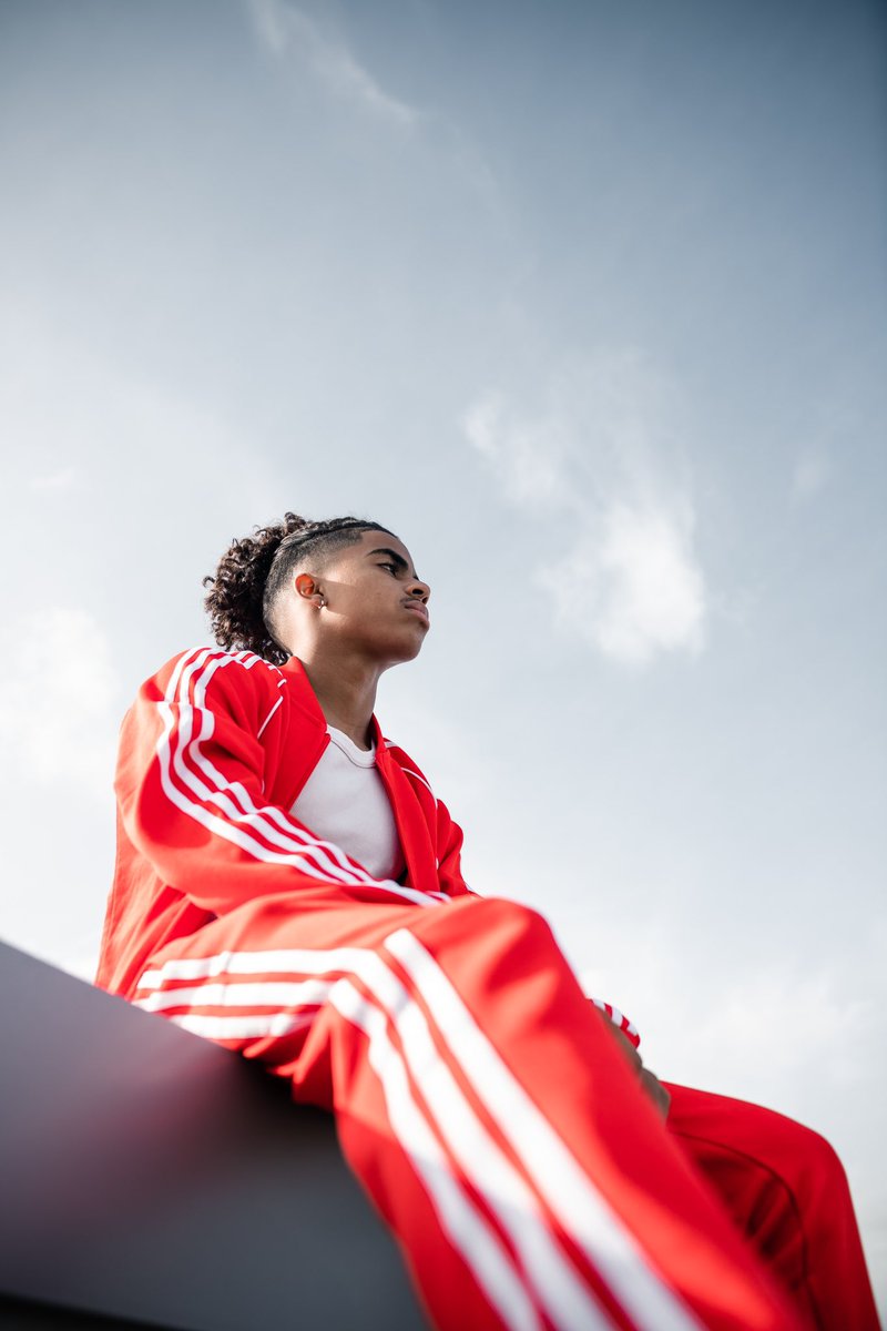 Benjaminrld_'s tweet photo. @adidasFR bon ne regardez pas la paire ça va vous piquer les yeux mais restez concentré sur le tenue ! Hâte de travailler avec vous un jour 😉

Ps: je suis le photographe pas le modèle bg https://t.co/FRz8Z6JltF