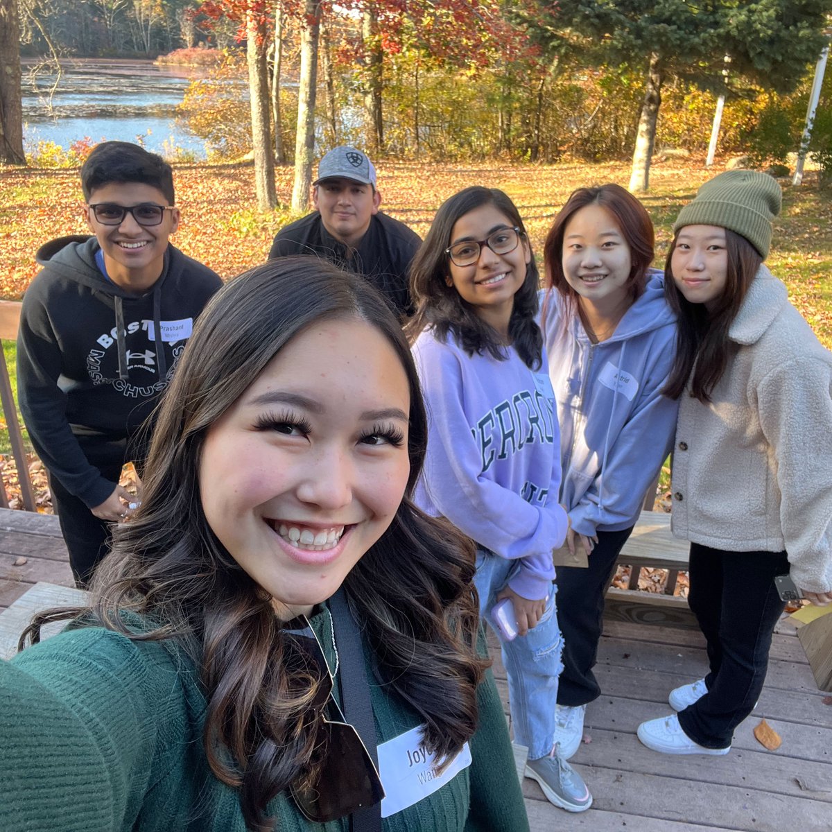 S’mores. Leadership discussions. And special notes to everyone who took part. At our First-Year Senior Retreat, new Babson College students engaged with classmates and received mentorship and guidance from senior students and Babson staff. 💚 #OneBabson