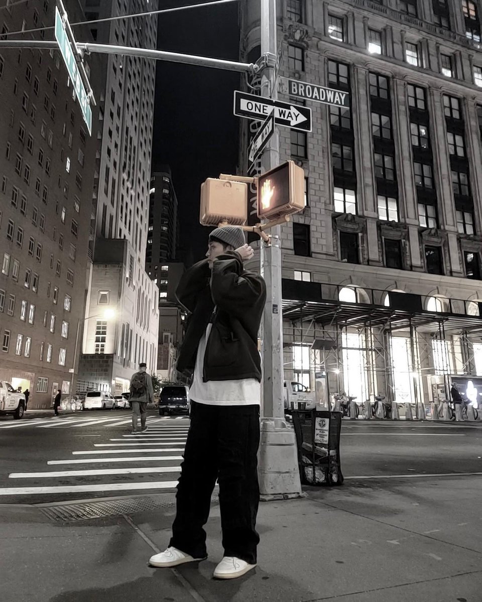 MTI_IG's tweet photo. [221025] mo.on_air post

📍 Broadway Theatre District, NYC

"Trey"

#TAEIL #태일 #NCT태일 
https://t.co/8nXIKJhClm https://t.co/GheAiPJ1Wv