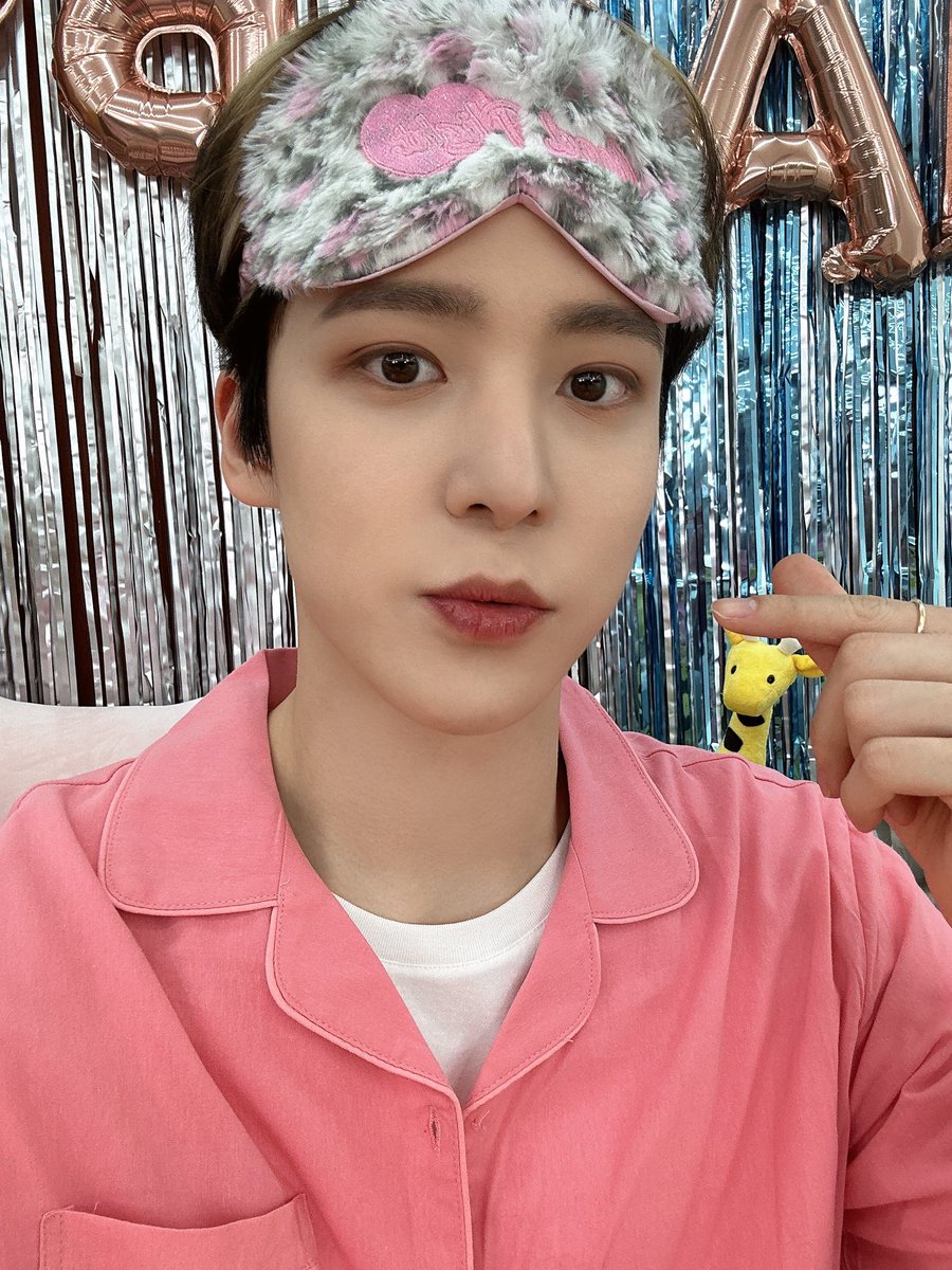 lovetoAtiny's tweet photo. Follow everyone who likes and retweets this! 🕯️ https://t.co/Jx9Nw0cJ2c