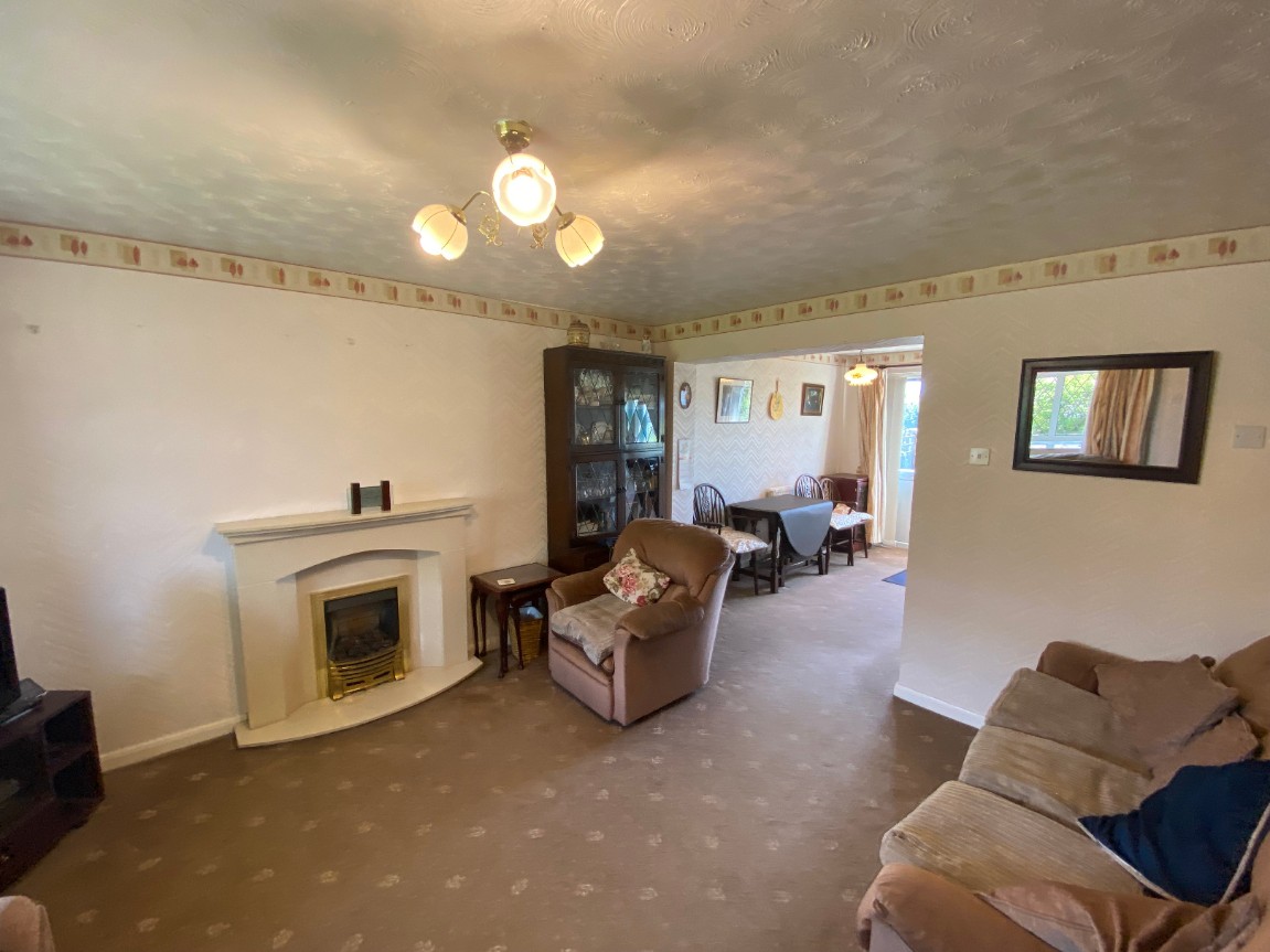 KirkhamProperty's tweet photo. 👪 FAMILY HOME IN SOUGHT-AFTER LOCATION - REDUCED ⬇️
 
Located on the 18th Fairway development of one Ashton’s prime residential spots, this superb three-bedroom home is chain free &amp; ideally placed for local amenities &amp; surrounding countryside.
 
See more: https://t.co/zWv227JN9X https://t.co/cMNf1jAEJF
