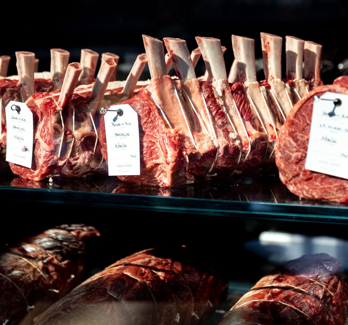 luigiandsons's tweet photo. @hanksgrassfedbeef is high in Omega 3 and naturally rich in nutrients, including Vitamin B, Vitamin E, iron, zinc, and CLA (conjugated linoleic acid). ​

You can taste the quality of our beef in every bite.​

#LuigiAndSons https://t.co/vhaAovHAiB